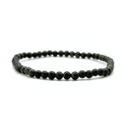 Bracelet en pyrite, perles de 4 mm, sur fond blanc