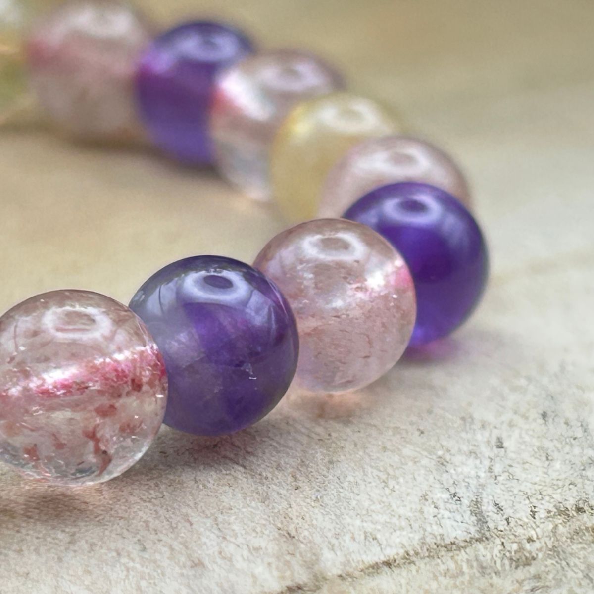 Bracelet 6mm - Améthyste, Quartz Rutile et Quartz Fraise