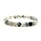 Bracelet en cristal de roche tourmaline, perles de 6 mm, sur fond blanc