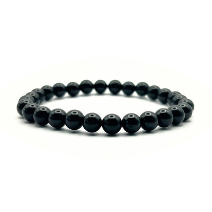Bracelet en tourmaline noire, perles de 6 mm, sur fond blanc