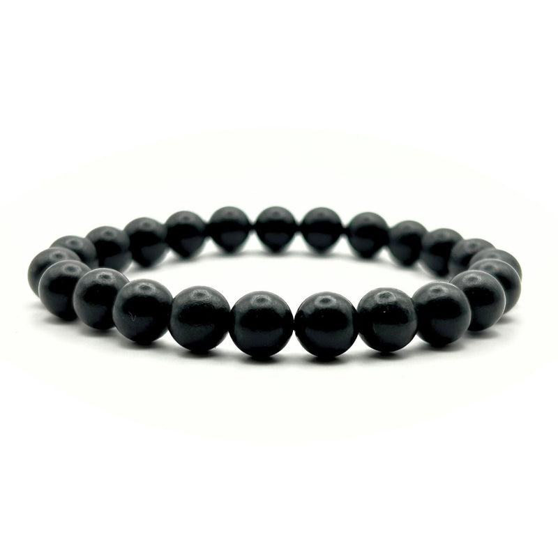 Bracelet en shungite, perles de 8 mm, sur fond blanc
